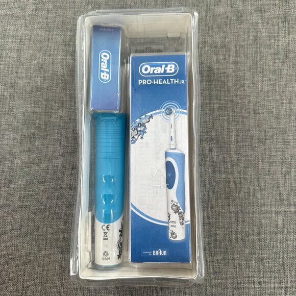 New Oral-B Pro-Health Jr Disney Frozen Rechargeable Toothbrush for Kids (2) Brus - Picture 7 of 11